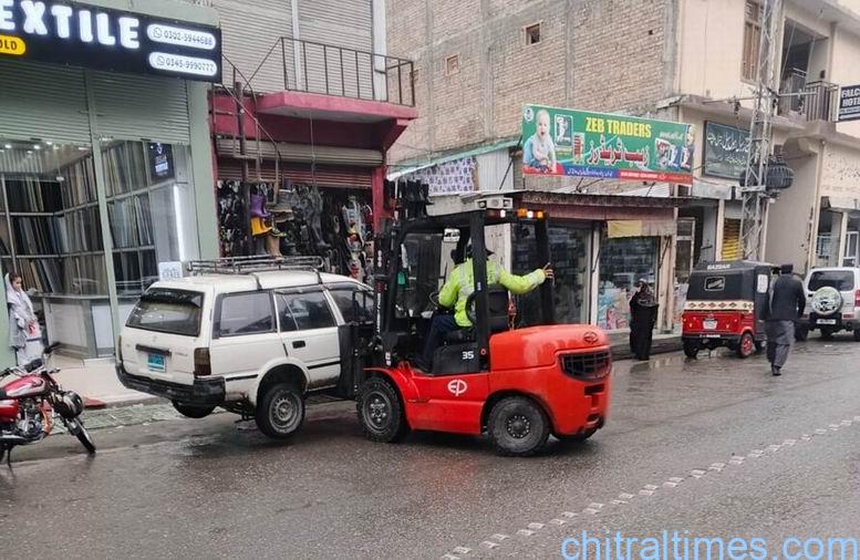 ضلعی انتظامیہ لوئیر چترال اور ٹریفک پولیس کی چترال بازار میں غیرقانونی پارکنگ کے خلاف خصوصی مہم کا آغاز 