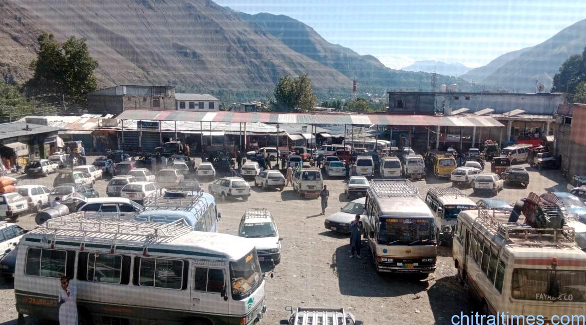 خیبر پختونخوا میں ڈیزل سے چلنے والی مسافر بردار گاڑیوں کے کرایوں میں کمی کا اعلامیہ جاری, پشاور تاچترال فلائنگ کوچز /منی بسیں 953 روپے، اے سی بسیں 1026 روپے عام بسیں 898 اور لگژری بسیں 934روپے فی سواری مقرر