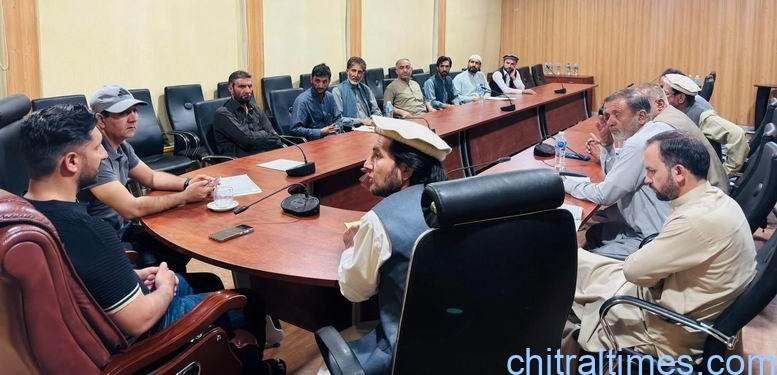 پیٹرولیم مصنوعات کی قیمتوں میں کمی کے بعد لوئر چترال میں مختلف روٹس کے کرایوں میں نمایاں کمی، نیا کرایہ نامہ جاری 