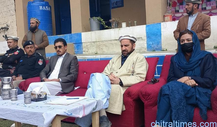 اپرچترال کے دورآفتادہ علاقہ کھوت میں ڈپٹی کمشنر کی زیر صدارت کھلی کچہری، مسائل کے انبار، بعض مسائل کے حل کیلئے موقع پر احکامات جاری، جبکہ بعض کیلئے متعلقہ محکموں کو سختی سے ہدایت