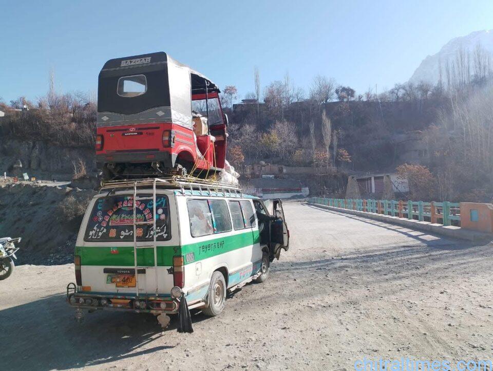 chitraltimes upper chitral police action against over loaded vehicle flyingcoach 1