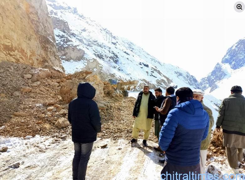 chitraltimes upper chitral snow clearence dc visit kalak road3
