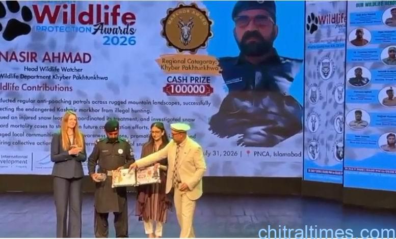 chitraltimes wildlife nasir ahmad awared cash prises 2