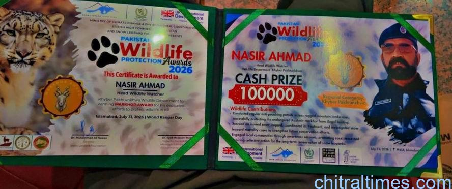 chitraltimes wildlife nasir ahmad awared cash prises 4