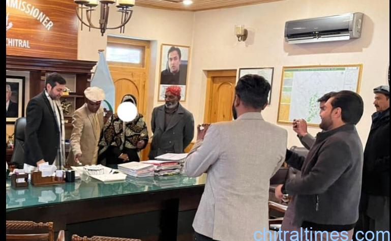 ڈپٹی کمشنر آفس لوئیر چترال میں مسیحی کمیونٹی کے ہمراہ کرسمس کا کیک کاٹا گیا