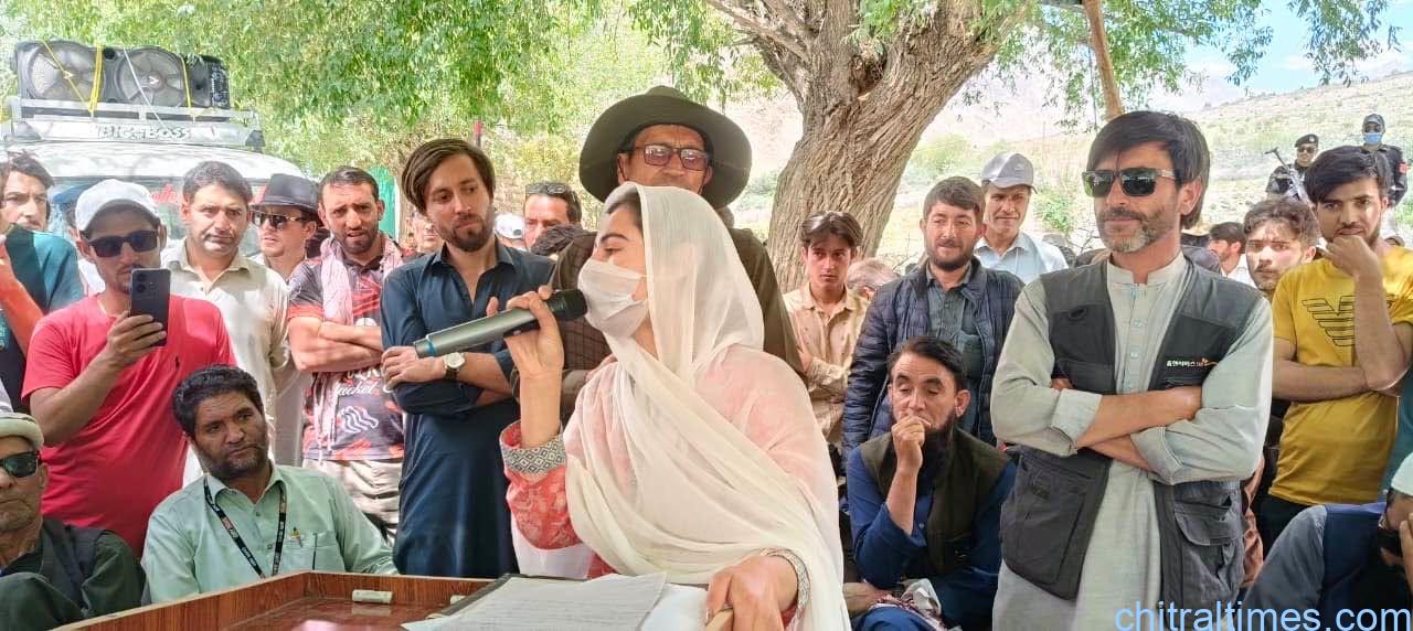 مستوج۔بروغل روڈ کی تعمیر کے مطالبے پر ہزاروں افراد کا بونی کی جانب لانگ مارچ جاری، ضلعی انتظامیہ سے مذاکرات ناکام، شرکا بریپ پہنچ گئے 