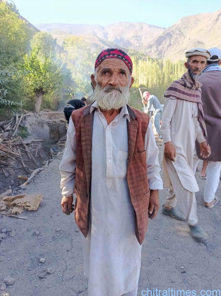 chitraltimes zaini gambori khan house caught fire and turn into ashes 1