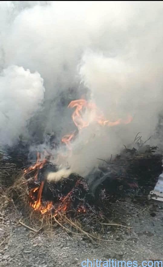 chitraltimes zaini gambori khan house caught fire and turn into ashes 3