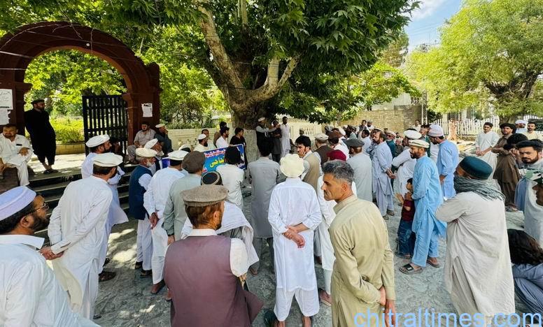 جماعت اسلامی چترال کے زیر اہتمام کرپشن کے خلاف احتجاجی مظاہرہ، مختلف منصوبہ جات کی مد میں اخراجات کی ایک ایک پائی کا حساب دیا جائے۔ حکومت کو ڈیڈ لائن